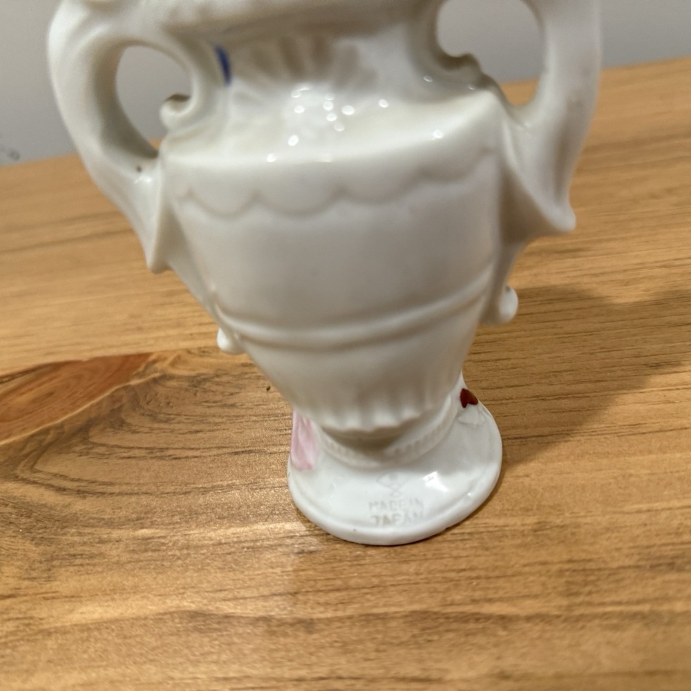 This Is A Vintage Porcelain Figural Spill Vase Staffordshire Piece , Japan Rare - Picture 3 of 6